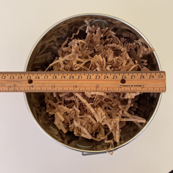 Galvanize silver shinny metal bucket pail w/ handle and paper confetti filler - Picture 11 of 12